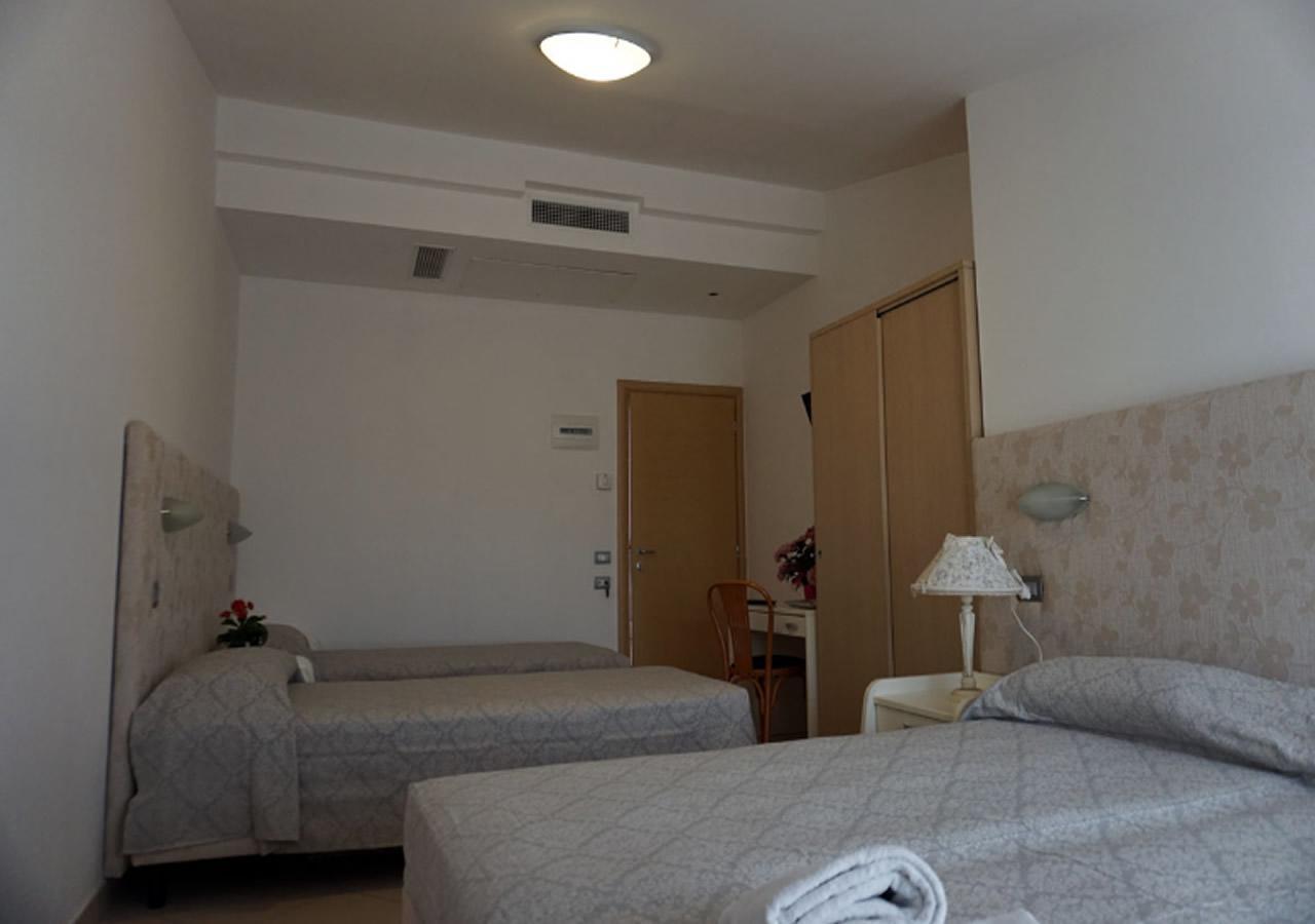 Hotel Croccia Accettura Exterior photo